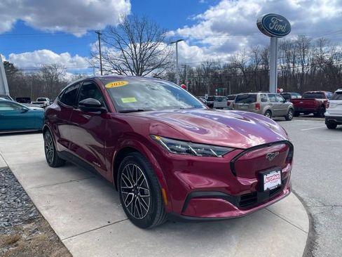 Certified 2025 Ford Mustang Mach-E Premium image 3