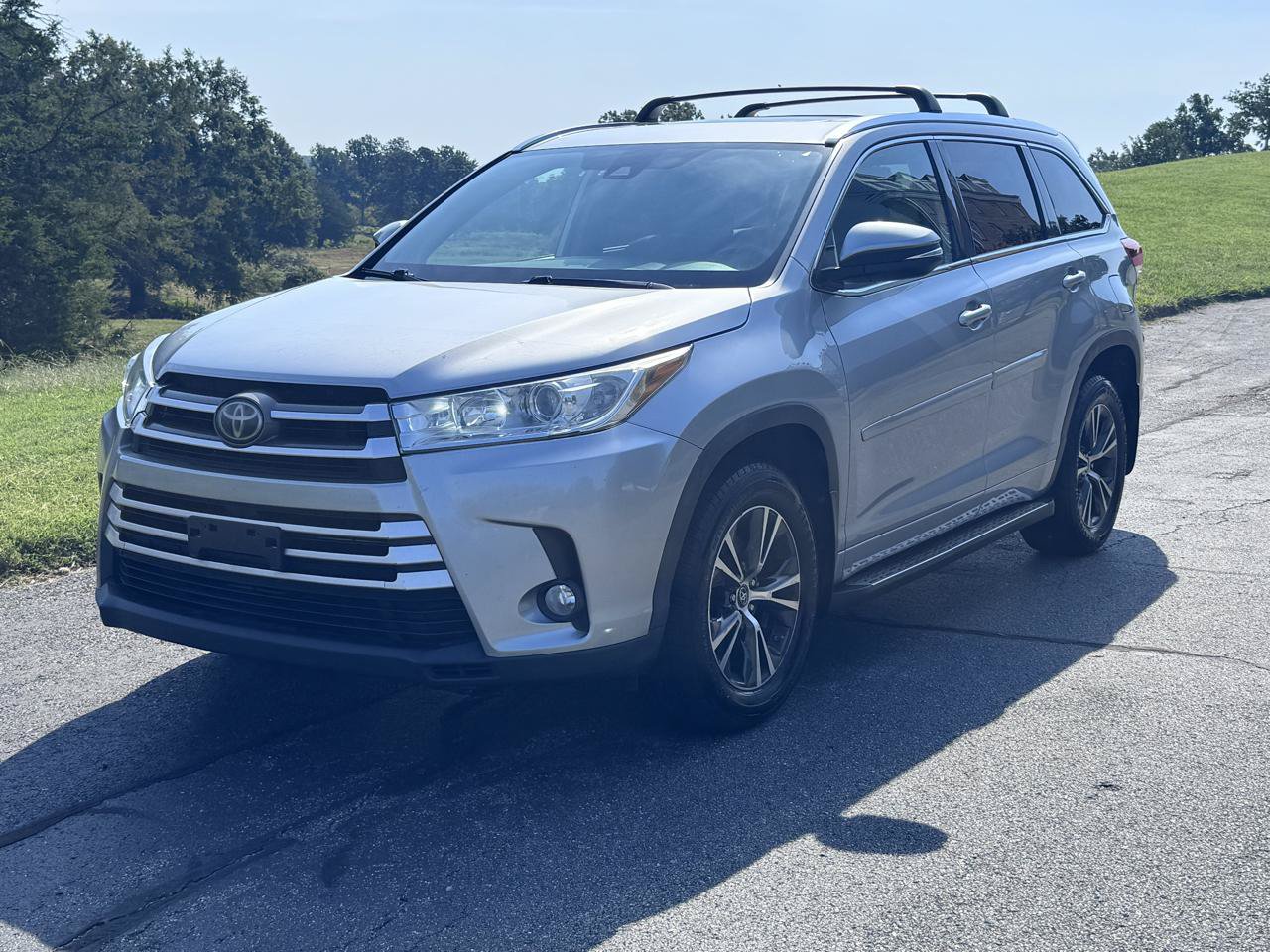 Used 2018 Toyota Highlander XLE AWD/4WD image 2