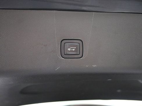 Used 2022 Chevrolet Traverse Premier image 13