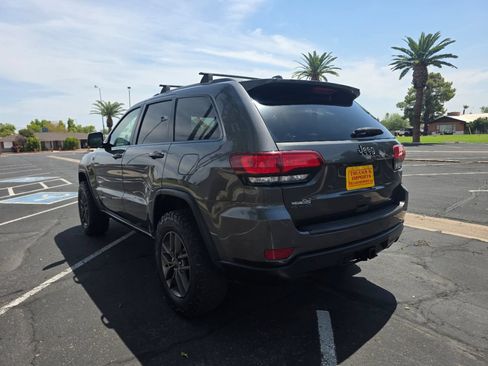 Used 2017 Jeep Grand Cherokee Laredo AWD/4WD image 14