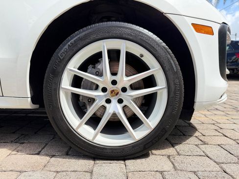 Used 2022 Porsche Macan AWD/4WD image 23