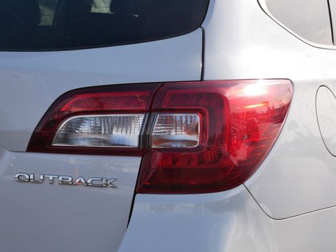 Used 2019 Subaru Outback 2.5i Premium image 17