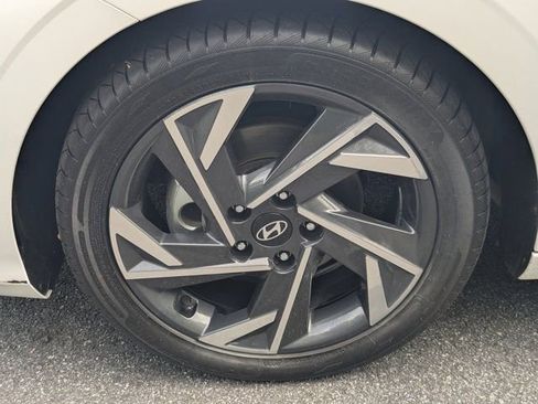 Used 2024 Hyundai Elantra SEL w/ Convenience Package image 11