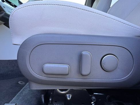 Certified 2025 Hyundai Kona SEL FWD image 9