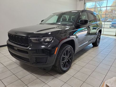 New 2025 Jeep Grand Cherokee L Altitude AWD/4WD image 2