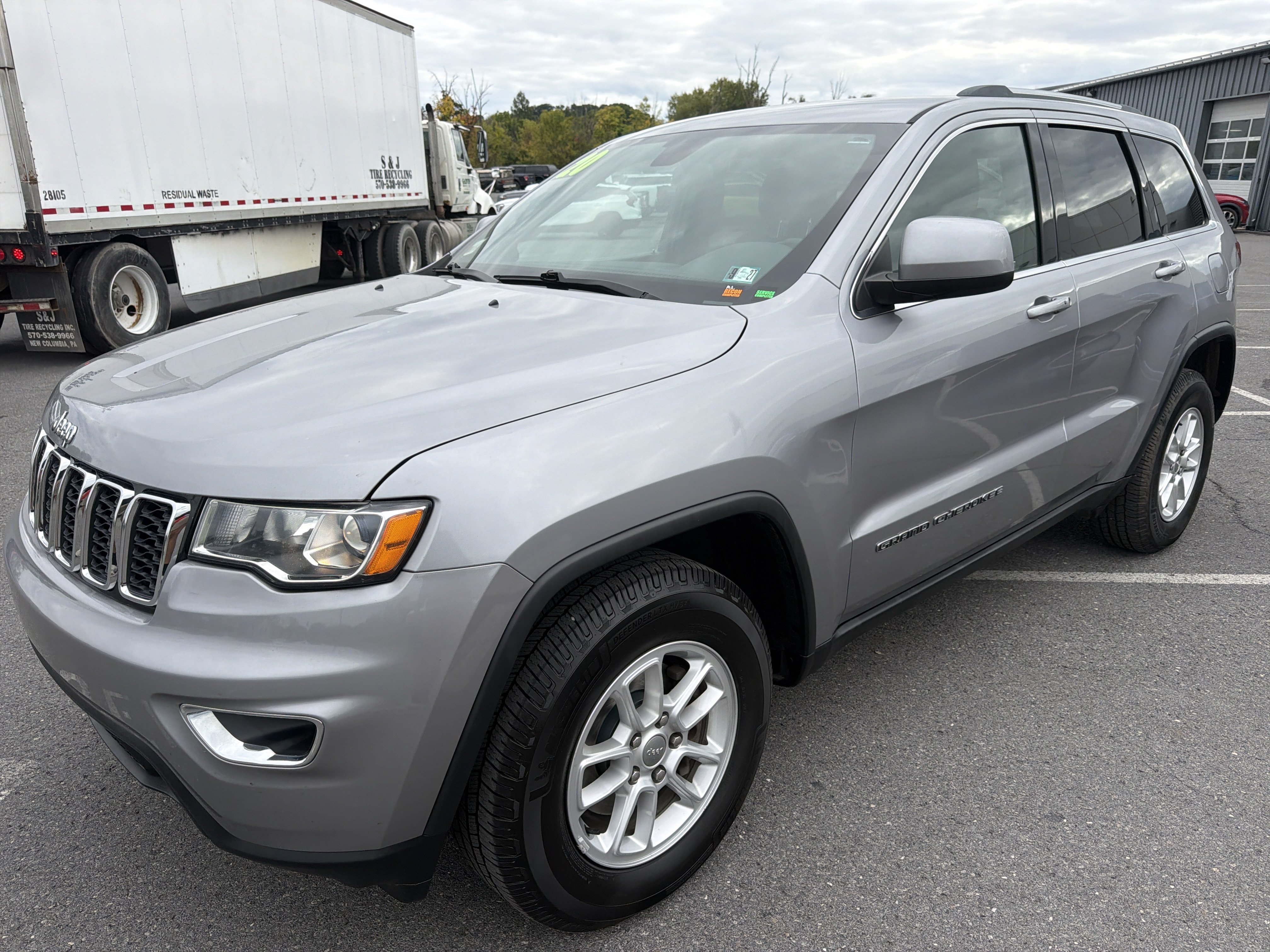 Used 2020 Jeep Grand Cherokee Laredo AWD/4WD image 8