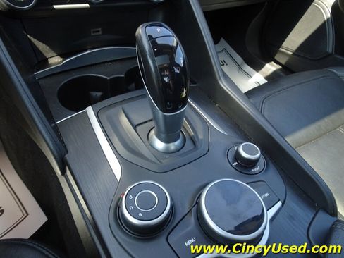 Used 2017 Alfa Romeo Giulia AWD image 17