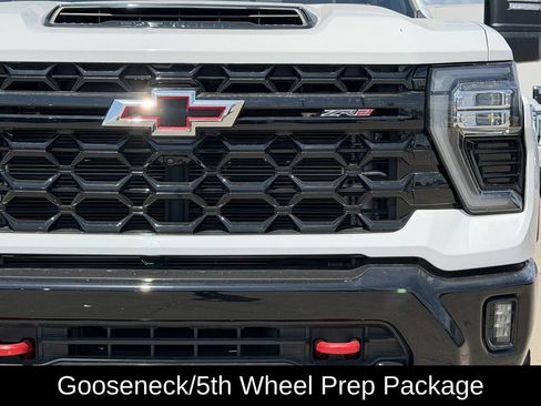 Used 2024 Chevrolet Silverado 2500 ZR2 w/ Technology Package AWD/4WD image 4
