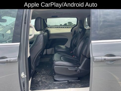 Used 2022 Chrysler Pacifica Touring-L FWD image 12