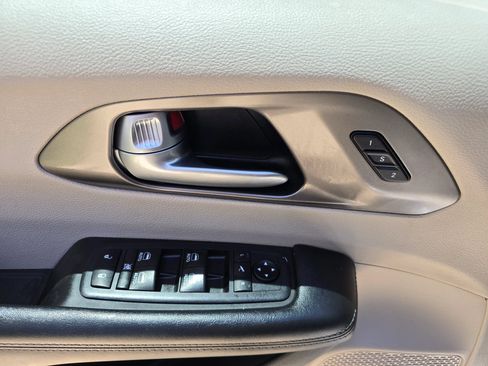 Used 2018 Chrysler Pacifica Limited FWD image 21