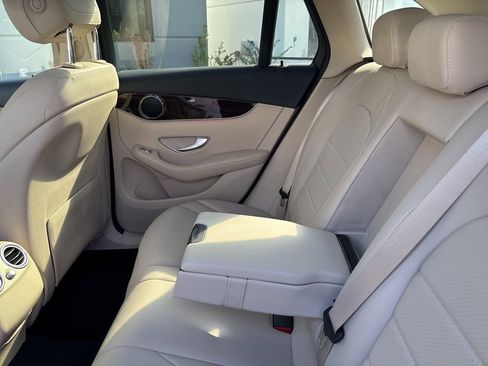 Used 2022 Mercedes-Benz GLC 300 w/ Premium Package Lite image 23