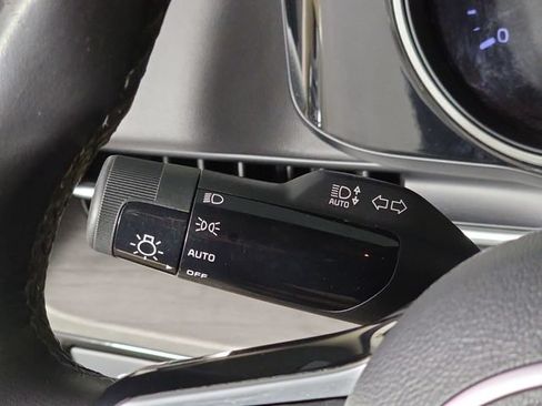 Used 2024 Kia Carnival EX FWD image 30