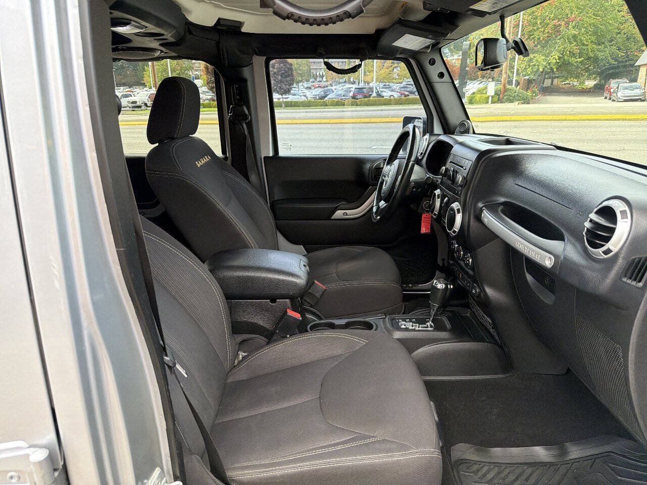 Used 2013 Jeep Wrangler Unlimited Sahara w/ Connectivity Group AWD/4WD image 17