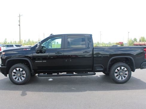 Used 2026 Chevrolet Silverado 2500 Custom w/ Custom Value Package AWD/4WD image 5