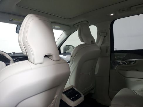 Used 2024 Volvo XC90 B6 Ultimate w/ Protection Package image 16