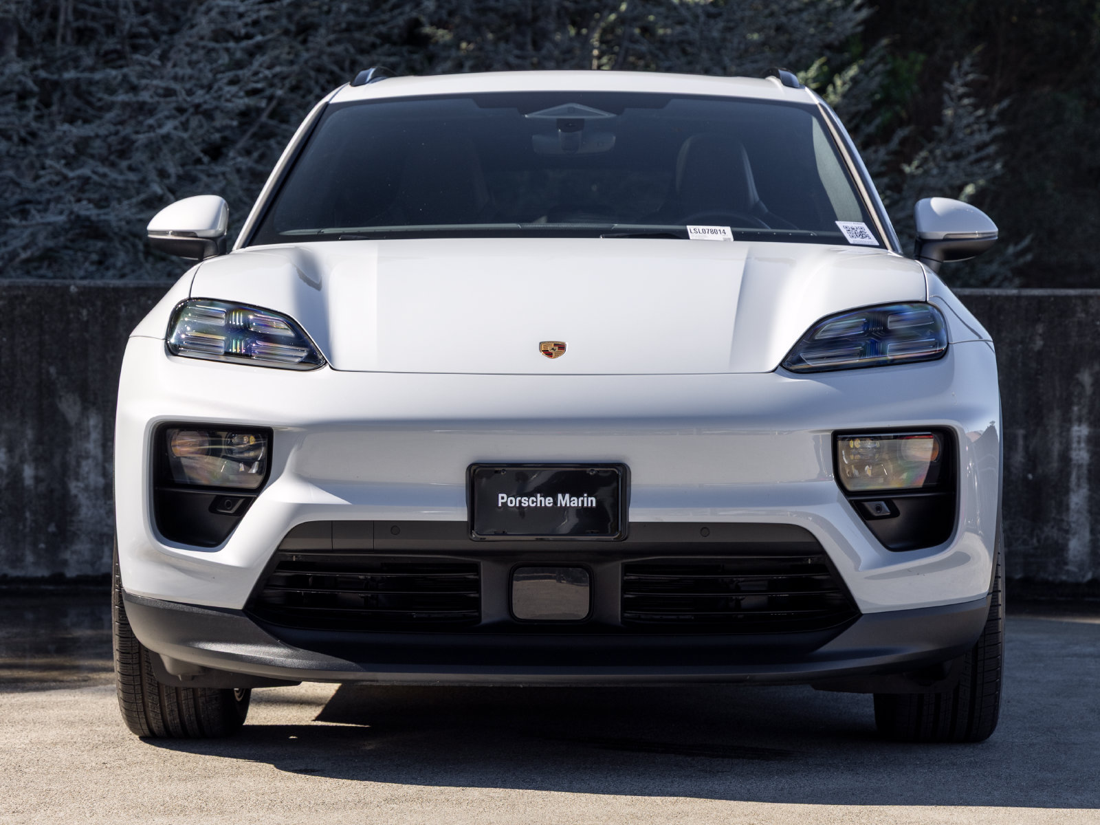 Certified 2025 Porsche Macan Electric RWD image 8