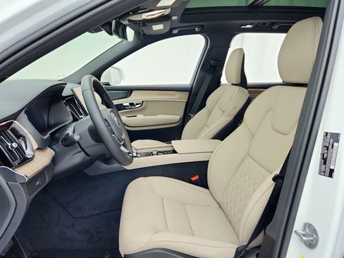 New 2025 Volvo XC90 B6 Plus w/ Protection Package Premier image 21