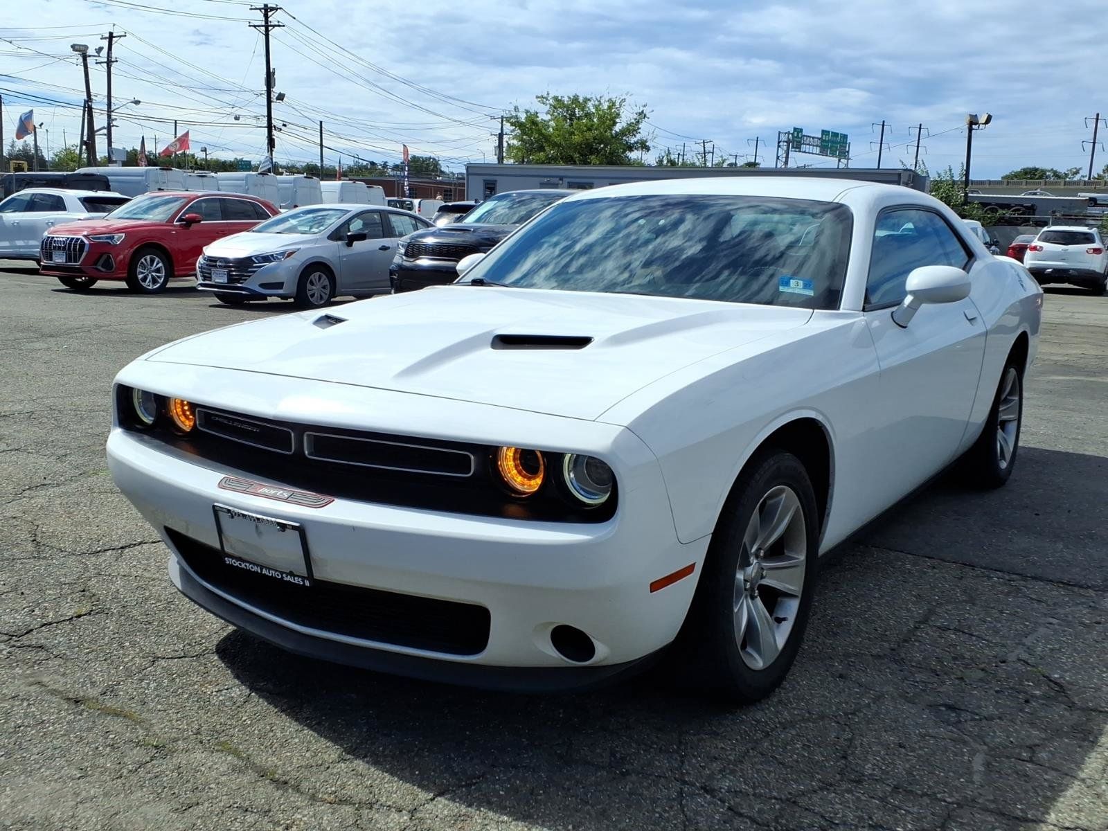 Used 2020 Dodge Challenger SXT RWD image 3