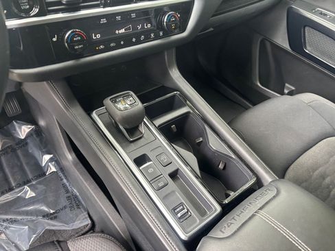 Used 2025 Nissan Pathfinder SV FWD image 44