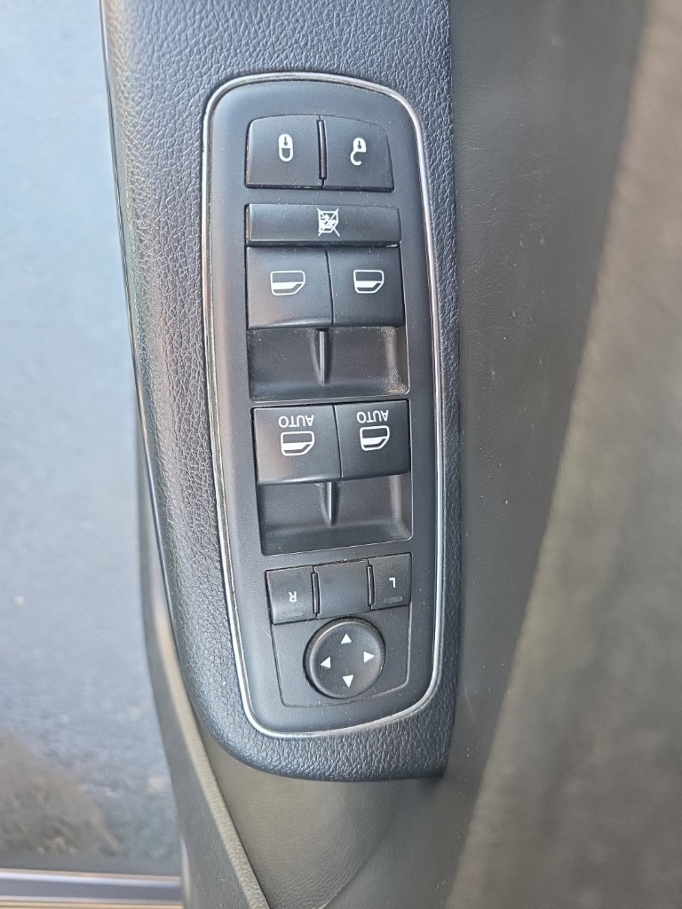 Used 2016 Chrysler 300 S w/ 300S Premium Group RWD image 12