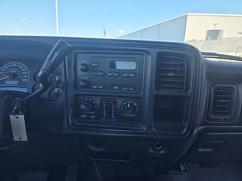 Used 2005 Chevrolet Silverado 1500 W/T image 21