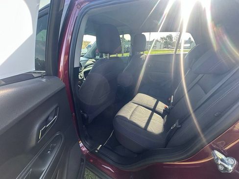 Used 2017 Chevrolet Trax LT w/ Sun & Sound Package FWD image 9
