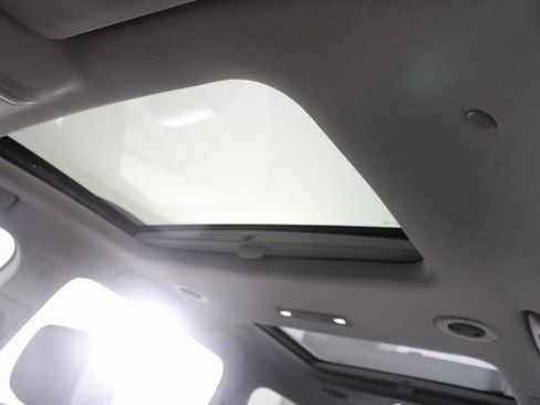 Used 2021 GMC Acadia SLT w/ Preferred Package image 10