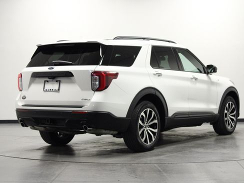 Used 2022 Ford Explorer ST-Line w/ Class IV Trailer Tow Package AWD/4WD image 4