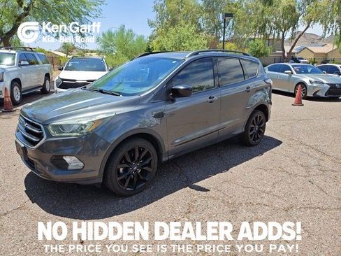 Used 2017 Ford Escape SE w/ SE Sport Appearance Package FWD image 1