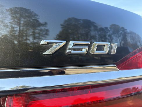 Used 2018 BMW 750i image 10