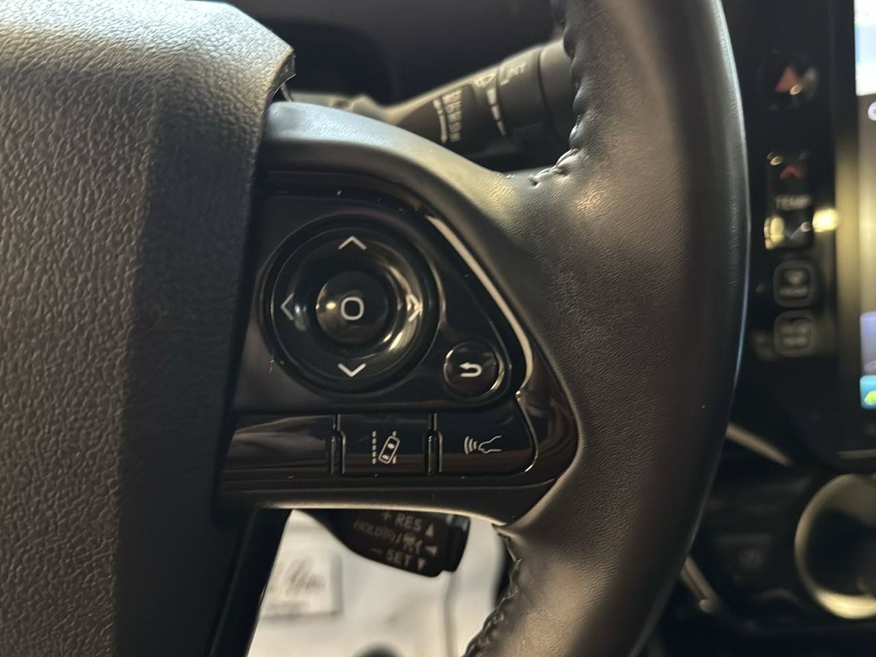 Used 2022 Toyota Prius Prime XLE FWD image 12