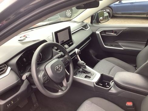 Used 2025 Toyota RAV4 XLE image 2
