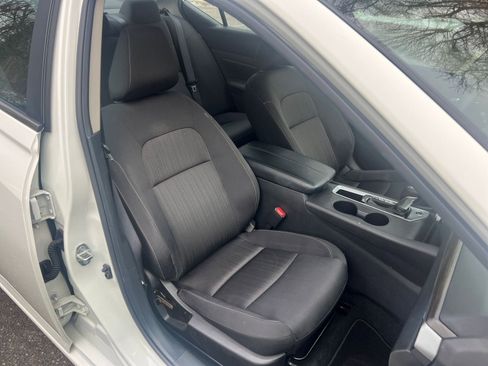 Used 2025 Nissan Altima 2.5 SV image 31