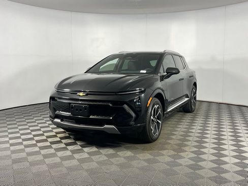 Used 2024 Chevrolet Equinox EV LT image 3