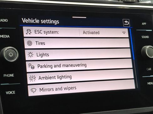 Used 2024 Volkswagen Tiguan SE R-Line image 45