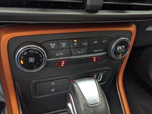 Used 2021 Ford EcoSport SE w/ SE Convenience Package image 24