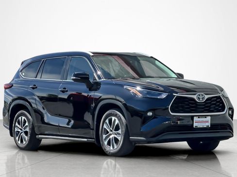 Used 2023 Toyota Highlander XLE FWD image 7