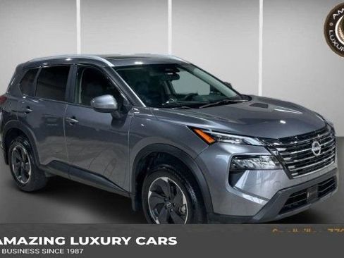 Used 2024 Nissan Rogue SV w/ SV Premium Package FWD image 1
