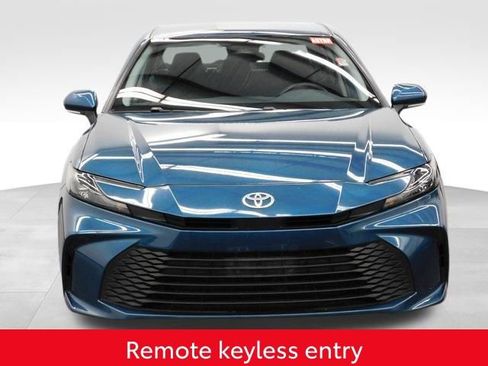 Used 2025 Toyota Camry LE image 3