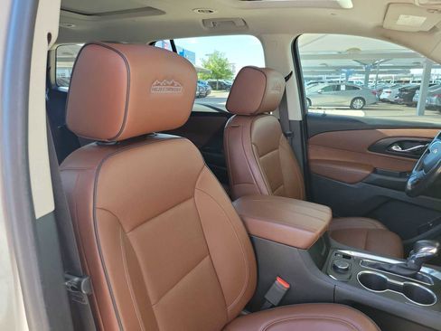 Used 2021 Chevrolet Traverse High Country FWD image 18