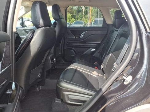 Used 2023 Lincoln Corsair FWD image 9