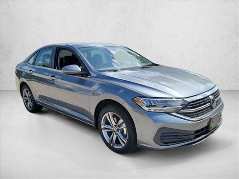 Used 2023 Volkswagen Jetta SE FWD image 3