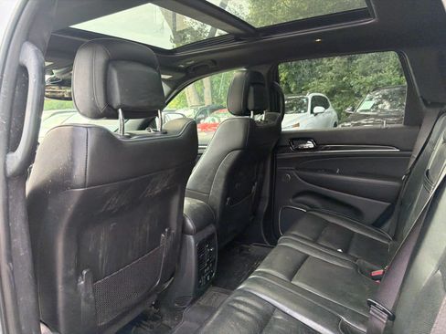Used 2019 Jeep Grand Cherokee Overland AWD/4WD image 6