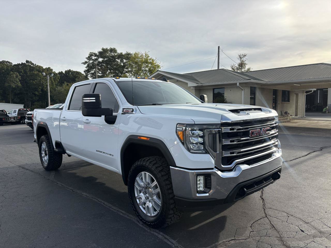 Used 2021 GMC Sierra 2500 SLE w/ SLE Convenience Package AWD/4WD image 3