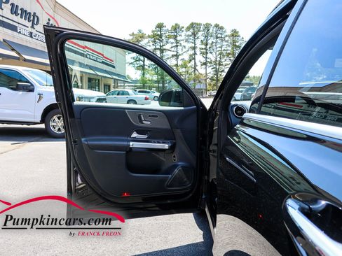 Used 2021 Mercedes-Benz GLB 250 4MATIC w/ Premium Package image 13