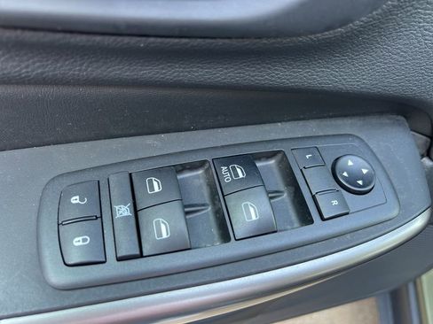 Used 2019 Jeep Cherokee Latitude w/ Popular Appearance Group image 22