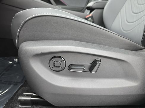 New 2026 Volkswagen Tiguan SE R-Line FWD image 29