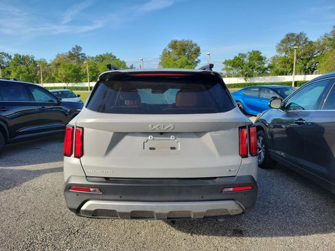 Used 2023 Kia Sorento SX Prestige image 16