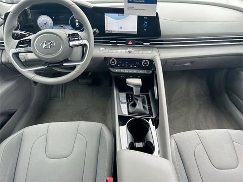 Certified 2023 Hyundai Elantra SEL w/ Convenience Package image 20