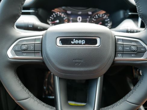 Used 2025 Jeep Compass Limited AWD/4WD image 25